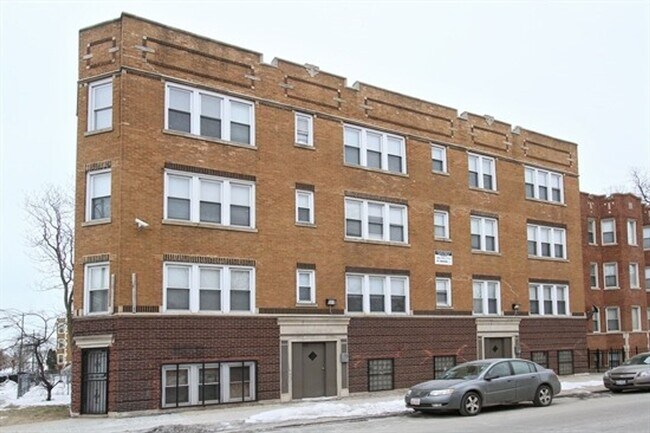 Building Photo - 7601 S Coles Ave Chicago, IL 60649