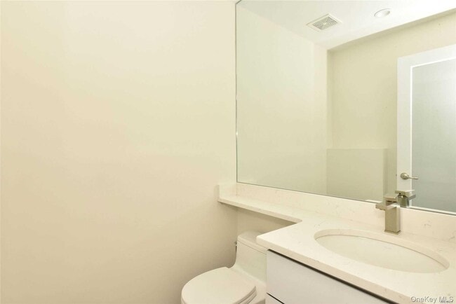 Building Photo - 1415 Old Northern Blvd