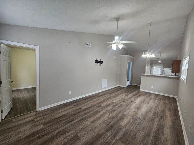 Building Photo - 834 Southern Charm Dr