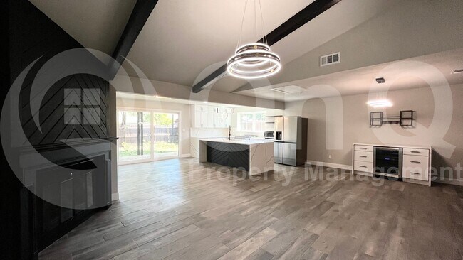 Building Photo - 1520 Armstrong Dr