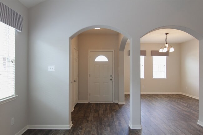 Building Photo - 15010 Sun Glaze Dr