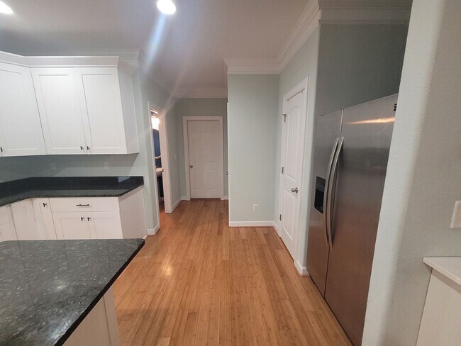 Building Photo - Stunning 4 Bedroom, 2.5 Bath Home Just 3 Blocks to Chesapeake Bay
