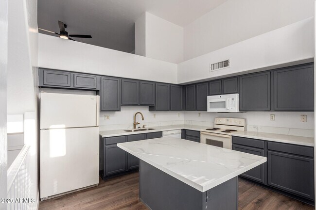 Building Photo - 738 S Beck Ave