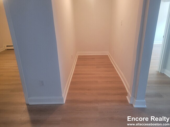 Building Photo - 61 Selkirk Rd