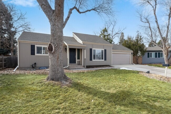 Building Photo - 5025 E Weaver Ave