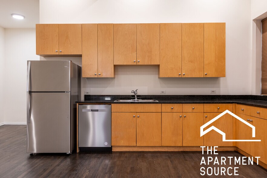 Building Photo - 1260 N Greenview Ave