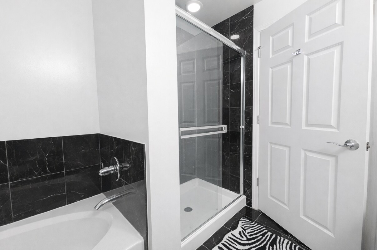 Building Photo - 1134 W Granville Ave