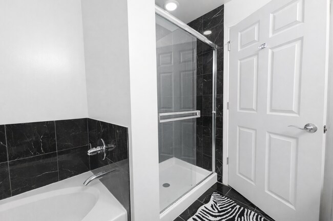 Building Photo - 1134 W Granville Ave