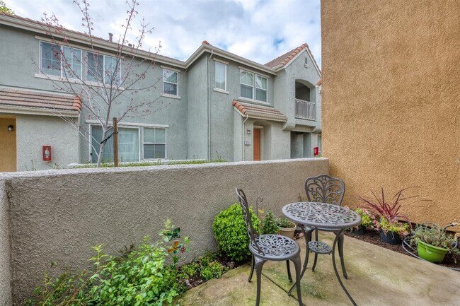 Building Photo - 1010 Dante Cir