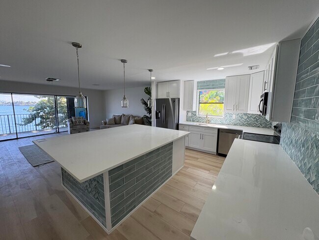 Building Photo - 360 Wilma Cir