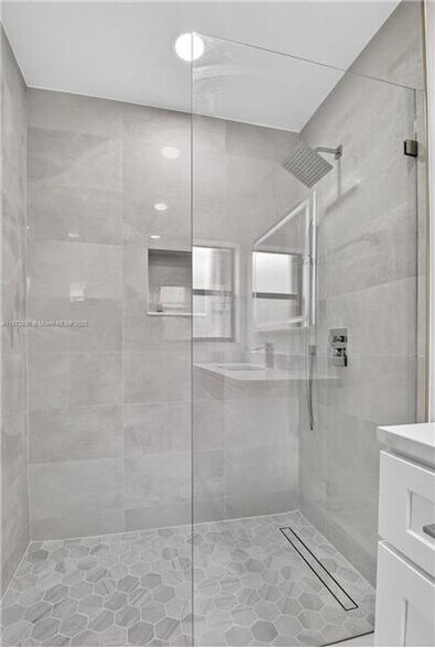 Building Photo - 9581 El Clair Ranch Rd