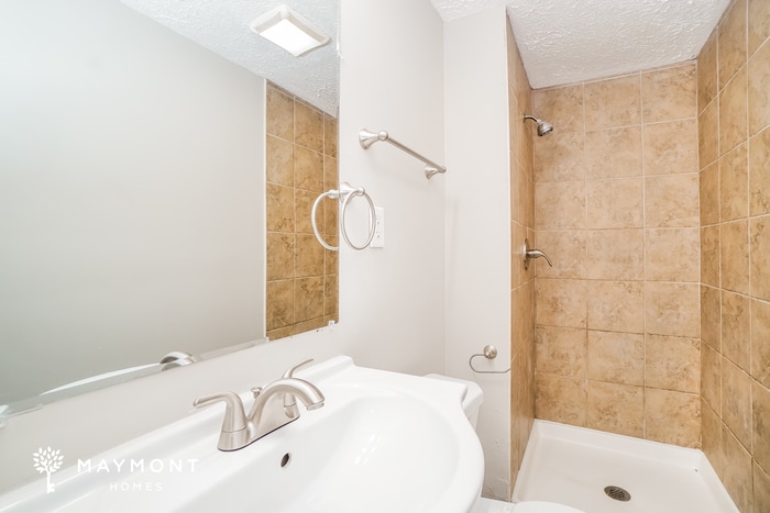 Building Photo - 3747 Christie Rd E