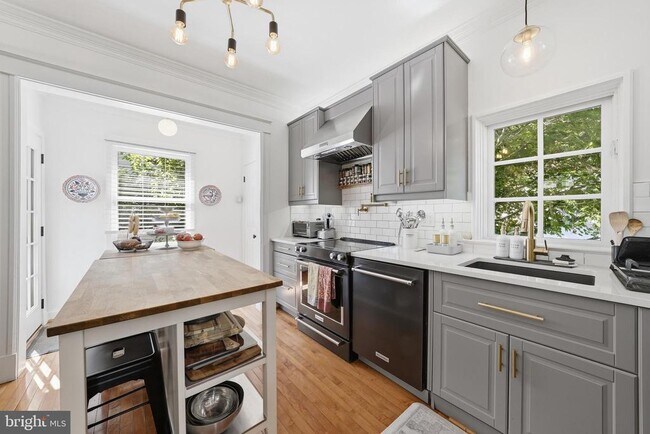 Building Photo - 3357 Stuyvesant Pl NW
