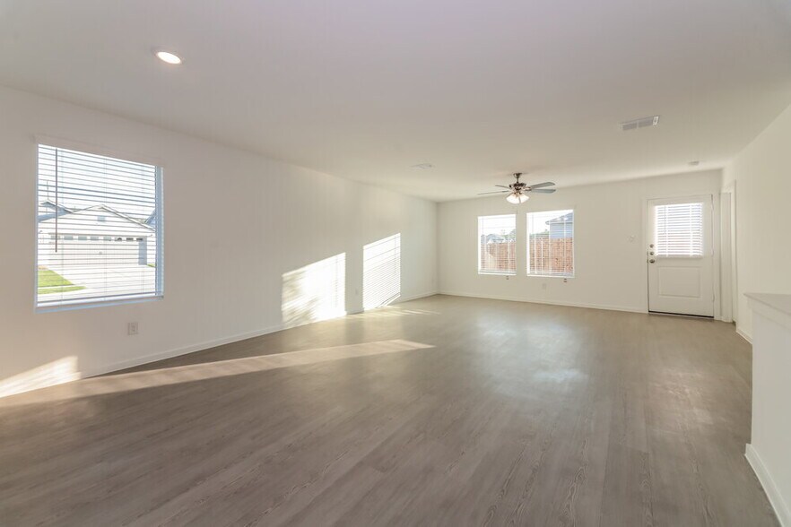 Building Photo - 140 Glenwood Dr