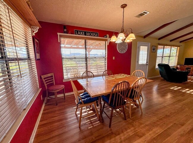 Building Photo - 209 Crest Dr
