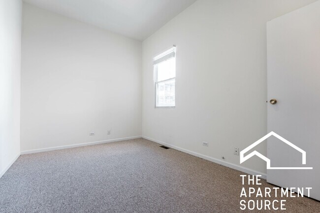 Building Photo - 2636 N Halsted St