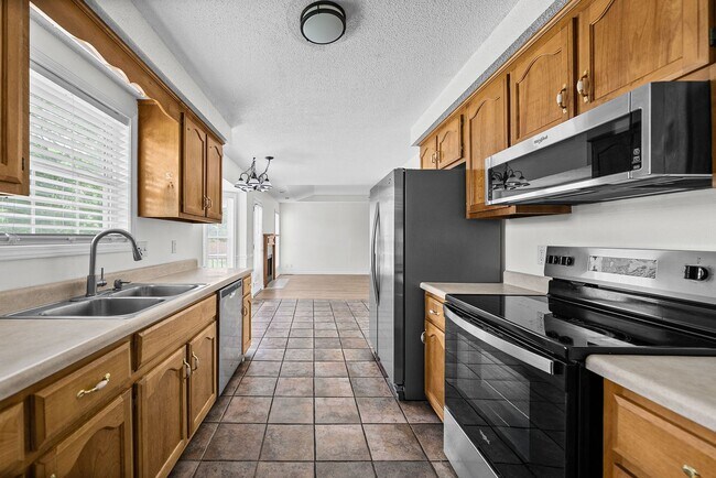 Building Photo - 409 Sandburg Dr