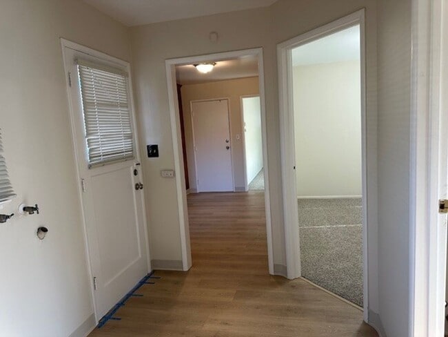 Building Photo - 55-1909