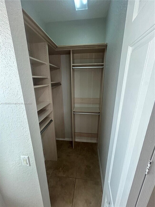 Building Photo - 240 Isle Verde Way