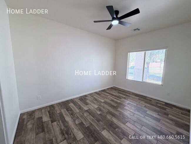 Building Photo - 915 East Gold Dust Way