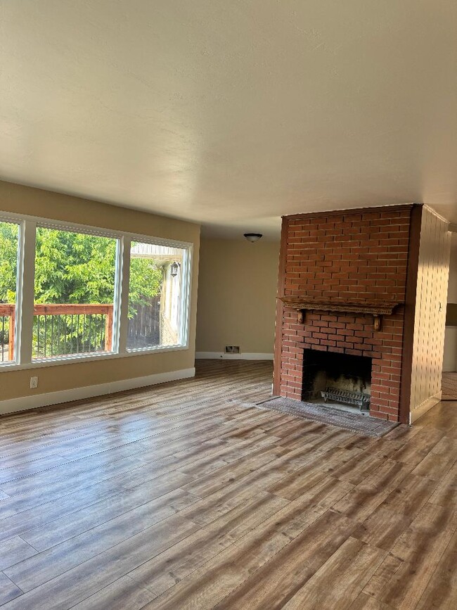 Building Photo - 56 Glenaire Dr