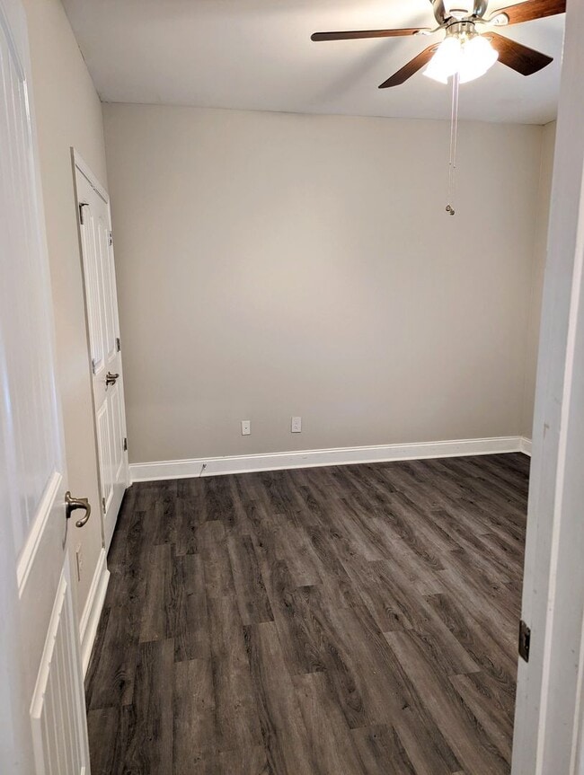 Building Photo - *Rent Special* 3 bedroom 2 bath home on th...