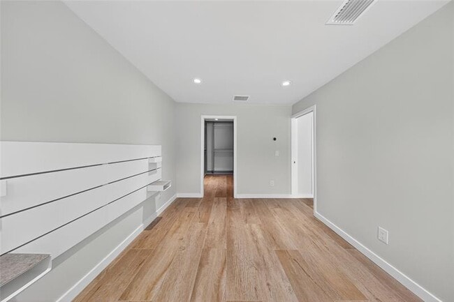 Building Photo - 1028 NE 35th St