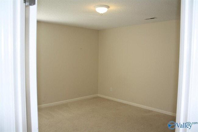 Building Photo - 7010 Thornwood Ln SE