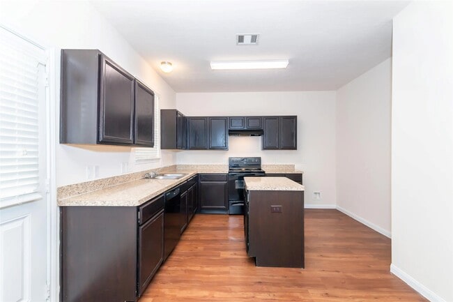 Building Photo - 6254 Brenwood Cir