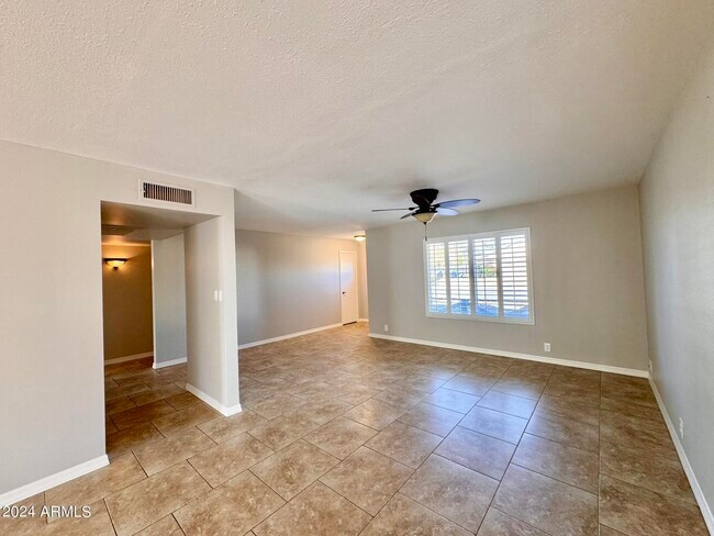 Building Photo - 10628 S 44th Pl