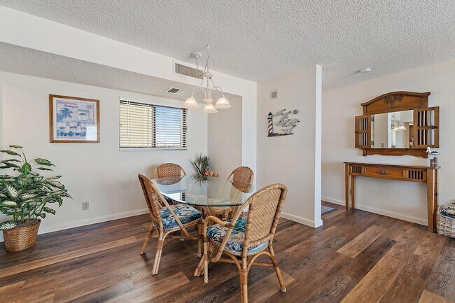 Building Photo - 300 Ocean Trail Way