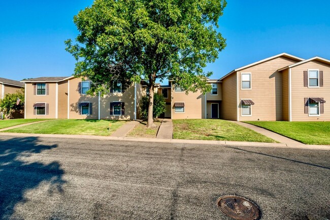 Primary Photo - Fully Remodeled Townhome with Loft and Pri...