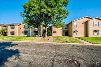 Building Photo - Fully Remodeled Townhome with Loft and Pri...