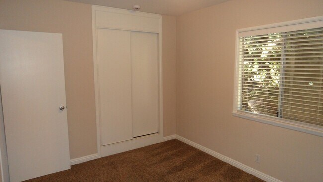 Building Photo - 344 N Shattuck Pl