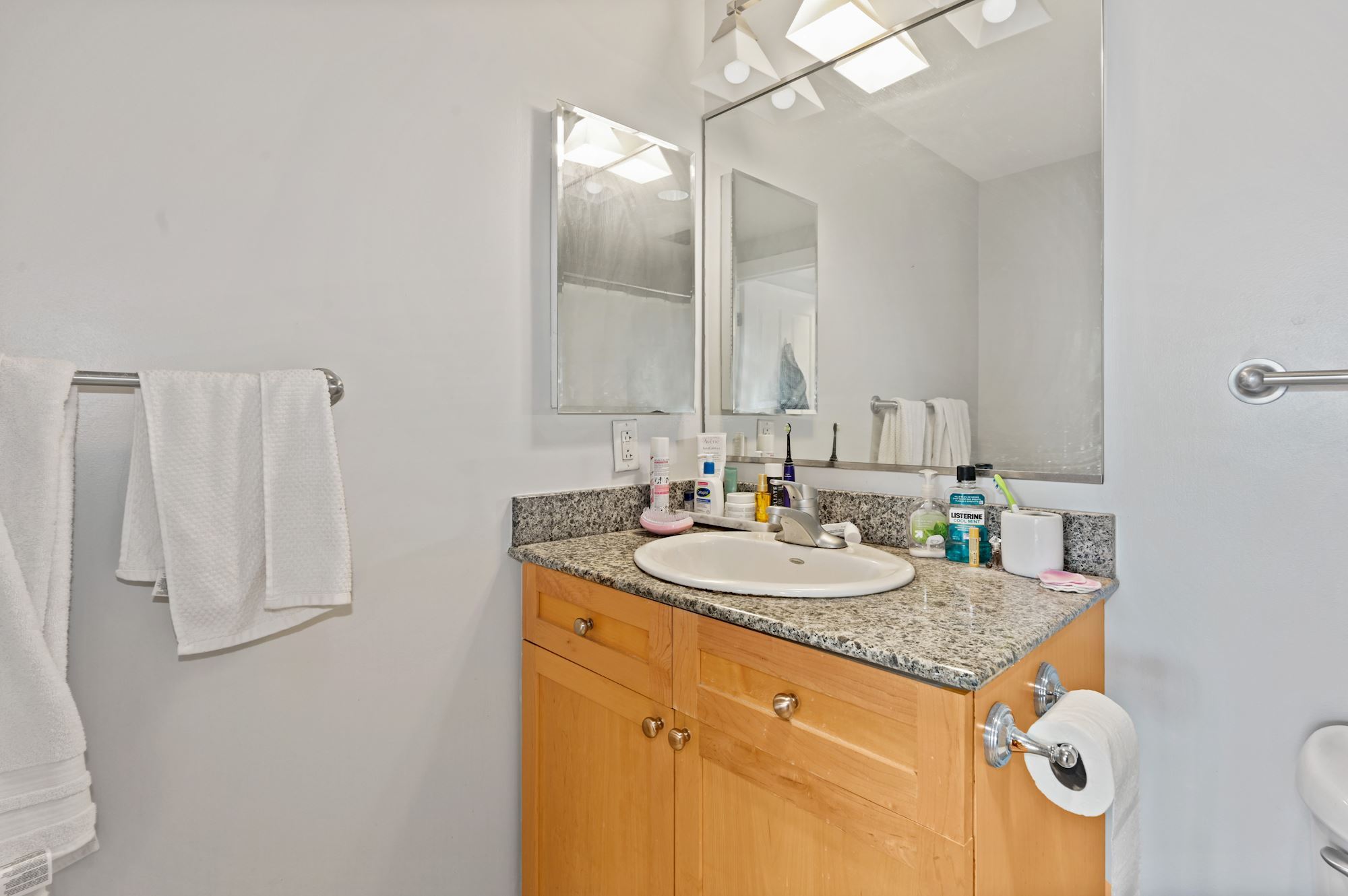 Good size bathroom - 777 7th St NW