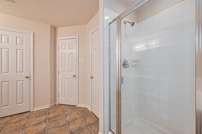 Building Photo - 18 W Greenhill Terrace Pl