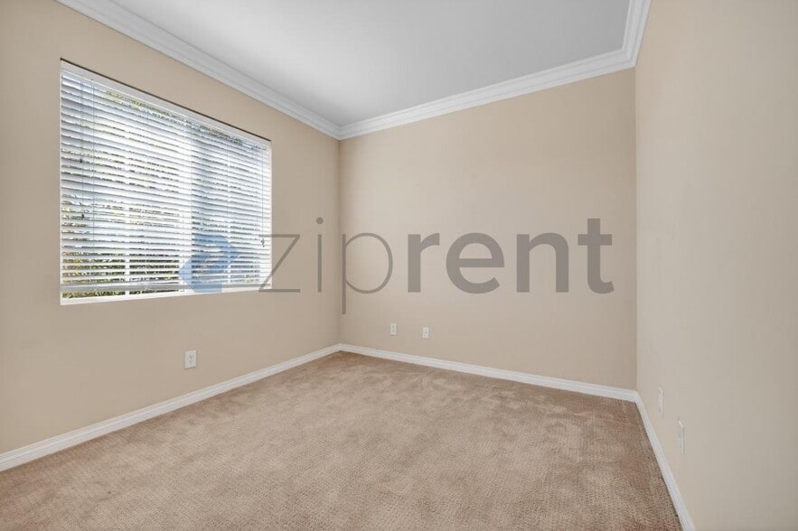 Building Photo - 5775 Cam Del Cielo