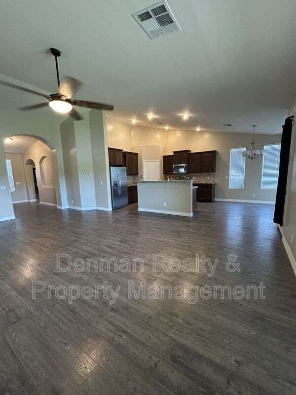 Building Photo - 4843 S Brice
