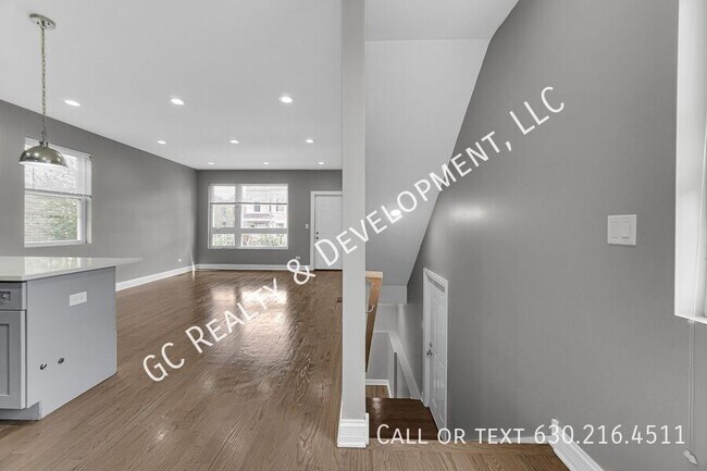 Building Photo - 1048 N Lawndale Ave