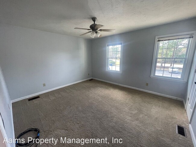 Building Photo - 2 br, 2.5 bath House - 2625 Edmonton Road