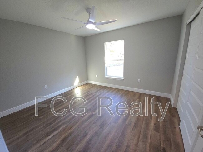 Building Photo - 10 Pine Cir Way