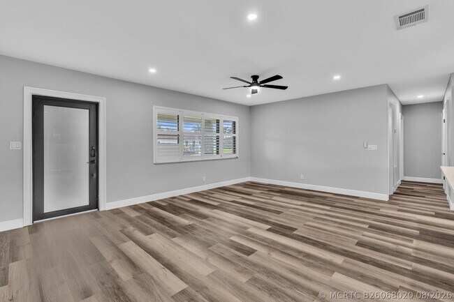 Building Photo - 2056 Park Pl