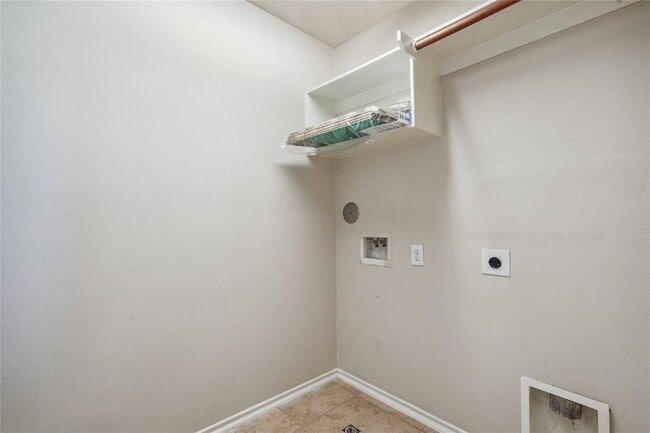 Building Photo - 201 Drake Run Ln