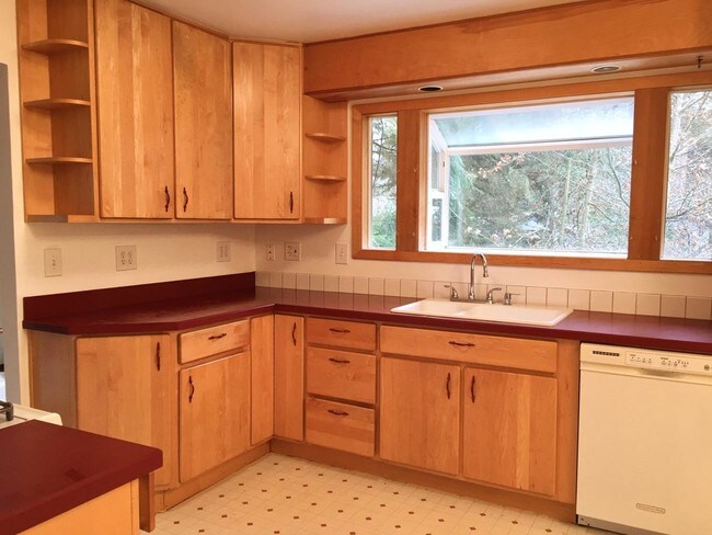 Building Photo - 4751 SW 53rd Ave