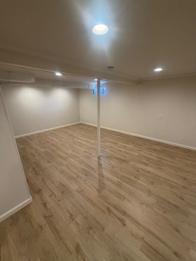 Building Photo - 6813 Wunderly Ct