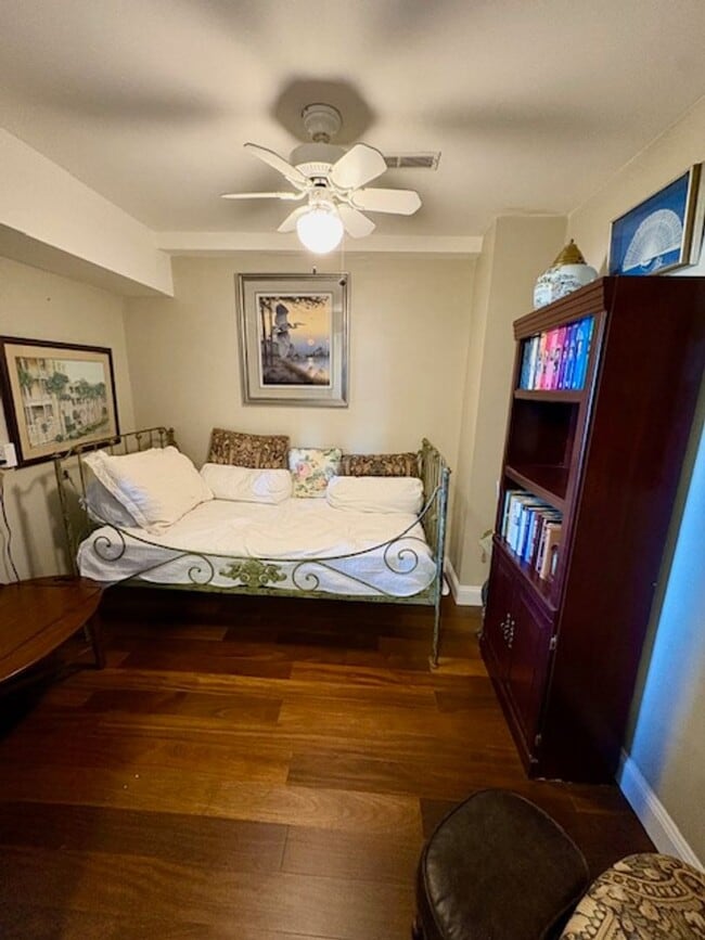 Building Photo - Historic Downtown Fully Furnished 2 Bedroom Condo