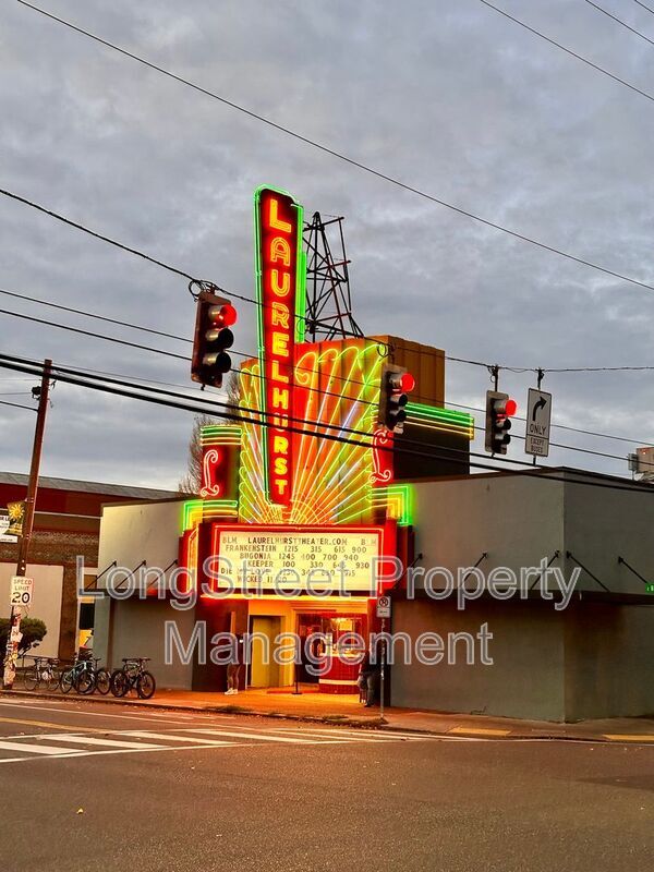 Building Photo - 127 SE 30th Pl