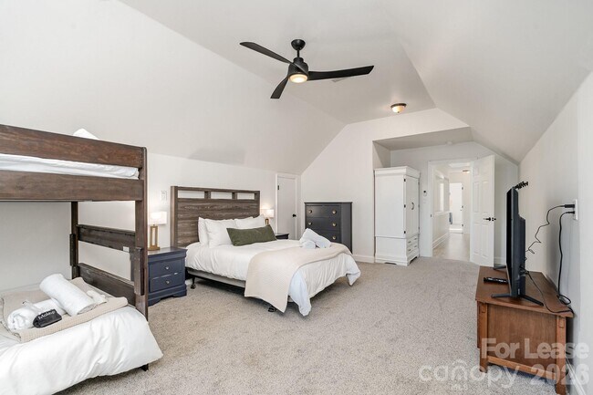 Building Photo - 8823 Dartmoor Pl