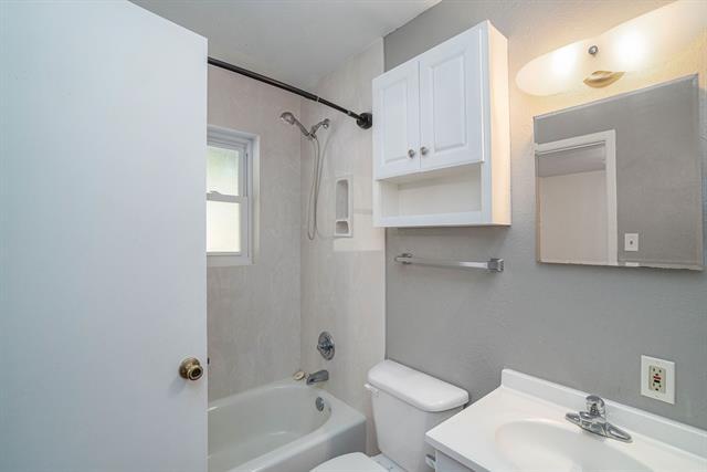 Building Photo - 1202 Crane Dr