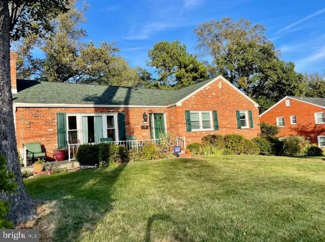 Building Photo - 3919 Chesterbrook Rd
